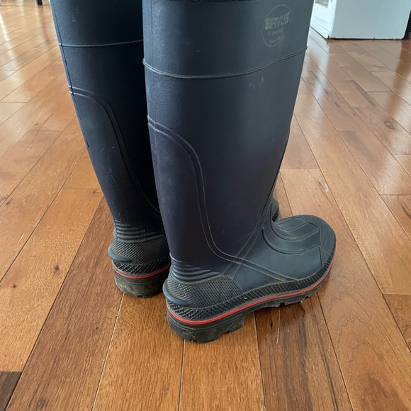 Cute rain boots size 9 for all weather - Picture 3 of 4